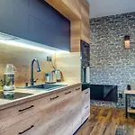 Apartment Away From 538