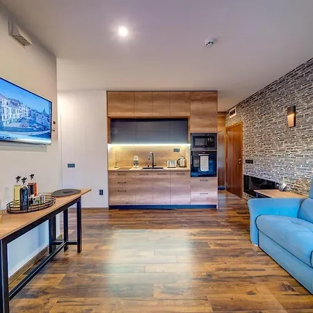 Apartment Away From 538