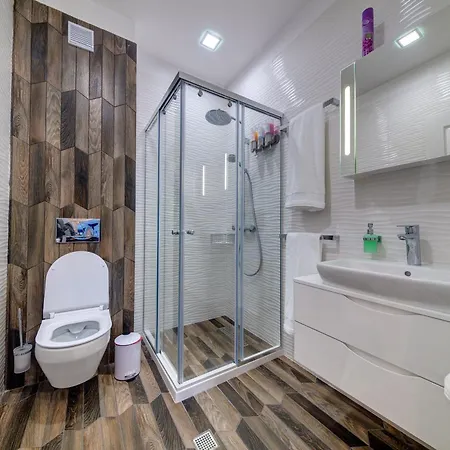 Apartment Away From 538 *